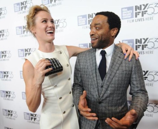 Mackenzie Davis posing for picture with her co-actor