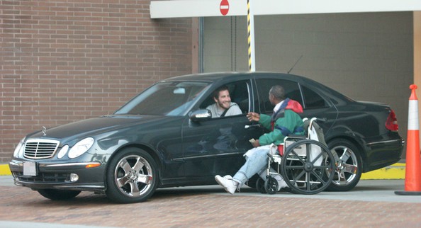 Jake Gyllenhaal talking to his fan while sitting inside the car
