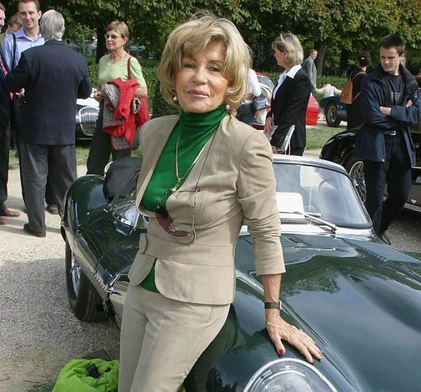 Micheline Roquebrune posing for a photo with the car