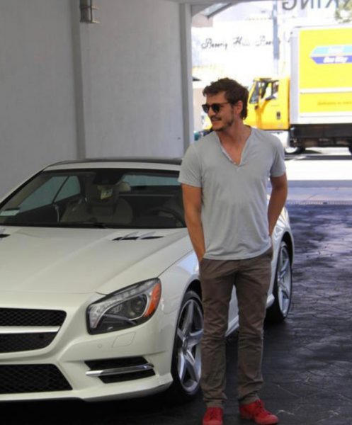 Pedro Pascal posing for picture with the car