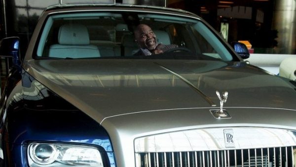 Jermaine Jakes's father T. D. Jakes sitting inside the car