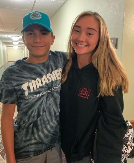 Jayden Haueter with her sister