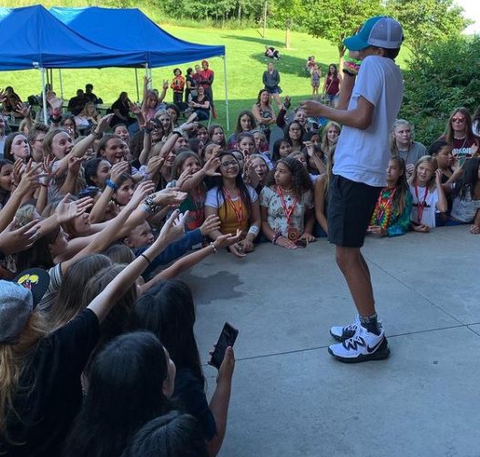 Jayden Haueter performing infront of his fam