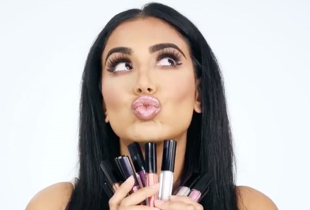 Huda promoting the lipsticks of her company Huda Beauty