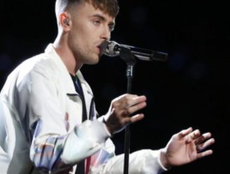 Hunter Plake singing for a concert