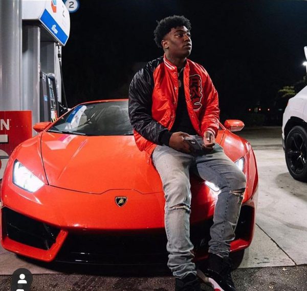 Fredo Bang posing for the photo with his car