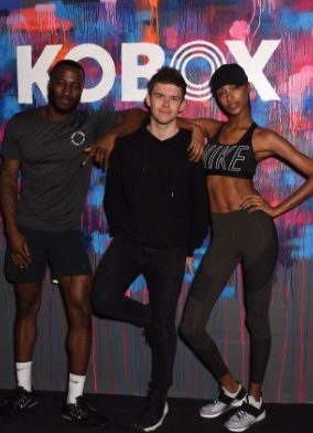 Jourdan Dunn posing for a photo with her two brothers Kain Dunn and Antione Dunn