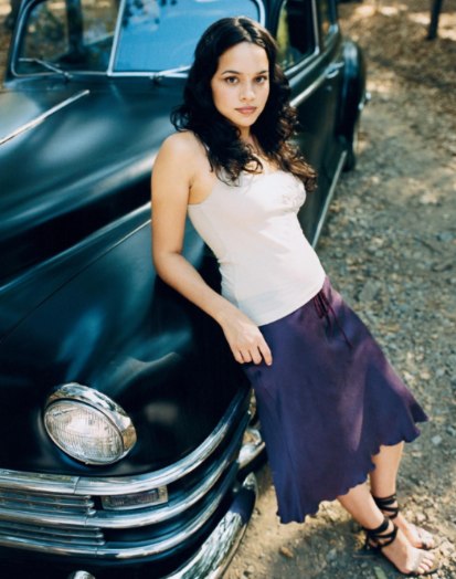 Norah Jones posing with her car