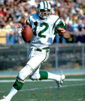 Joe Namath playing football 
