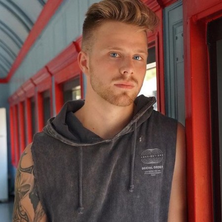 Does Hunter Hill have a Wife/Girlfriend? Bio, Age, Net Worth 2022, Height Does Hunter Hill have a Wife/Girlfriend? Bio, Age, Net Worth 2022, Height