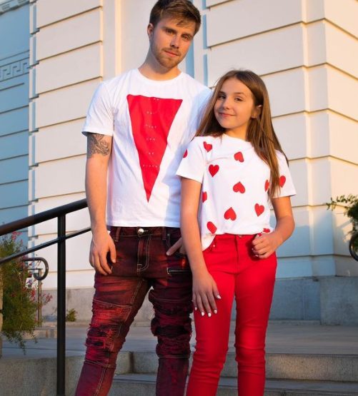 Hunter Ray Hill clicking photo with his little sister