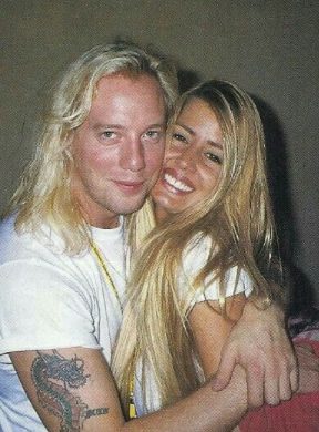  Late Jani Lane posing for a photo with his ex-wife Rowanne Brewer 