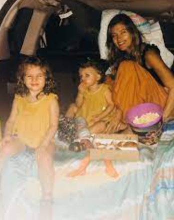 Monica Ceraolo childhood photo with her sister and mother
