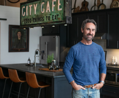 Mike Wolfe posing for a photo 