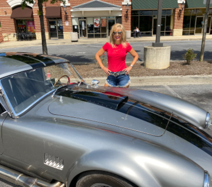 Liz Bonis posing for a photo