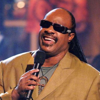  Stevie Wonder singing in the concert 