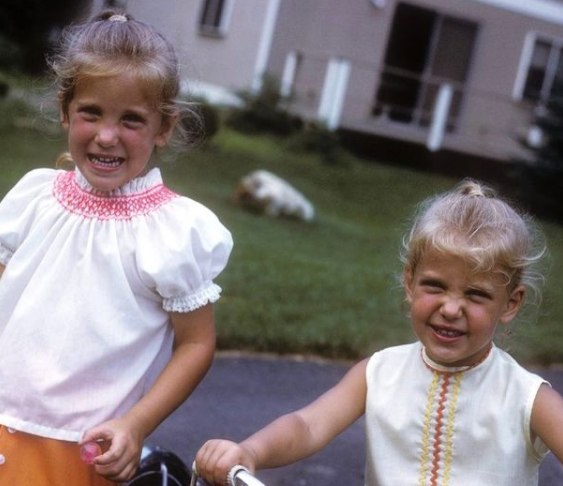 Deanna Bastianich's childhood photo with her sister