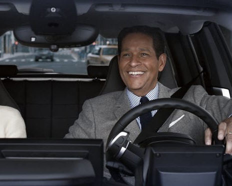 Hilary Quinlan's husband, Bryant Gumbel driving a car