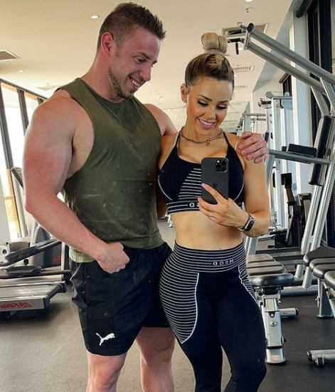 Stephanie Sanzo with her husband, Jamie Bisset