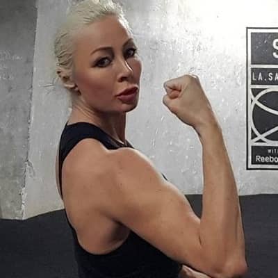 Leana Dolci posing for the photo