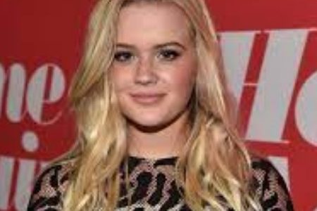 Ava Elizabeth Phillipp's childhood photo with her mother