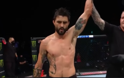 Carlos Condit winning the match