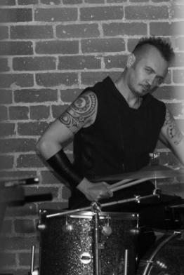 Roberto Zincone playing drum