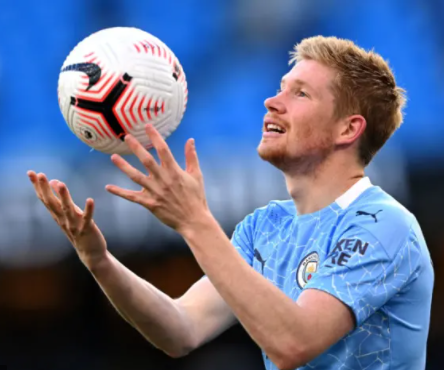 Kevin De Bruyne playing football