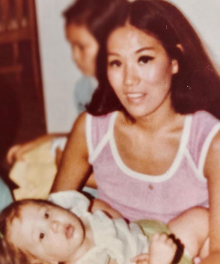 Michaela Conlin childhood photo with her mother 