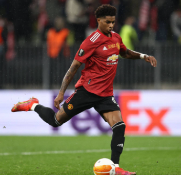 Marcus Rashford playing football 