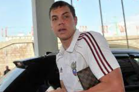 Artem Dzyuba outside the car