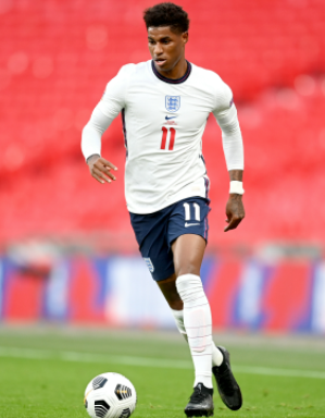 Marcus Rashford playing football 