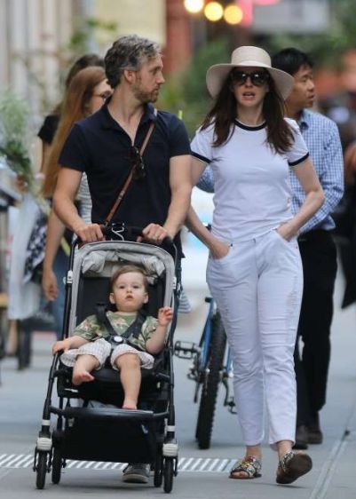 Adam Shulman with his wife, Anne Hathaway and son