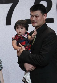 Yao Qinlei's childhood photo with her father 