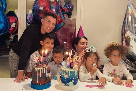 Georgina Rodríguez with her boyfriend, Christiano Ronaldo and their children
