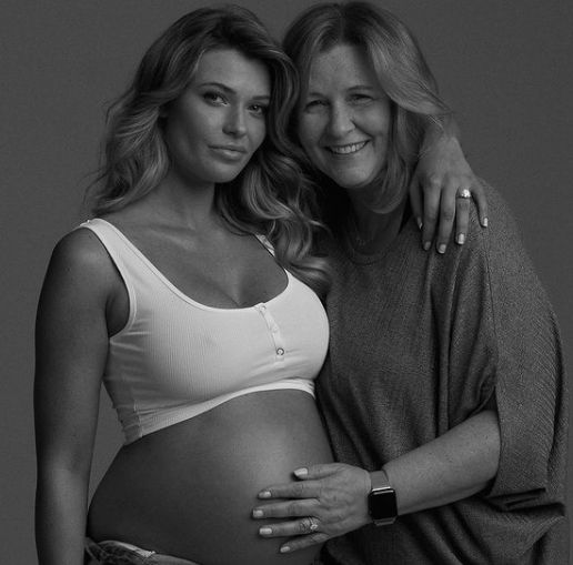 Samantha Hoopes with her mother, Theresa Hoopes