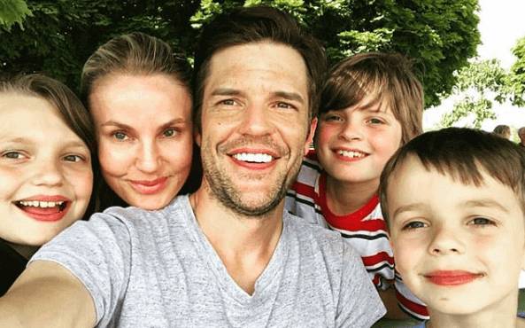 Tana Mundkowsky photos with her husband, Brandon Flowers and their children