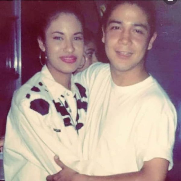 Chris Perez com sua falecida esposa, Selena Quintanilla