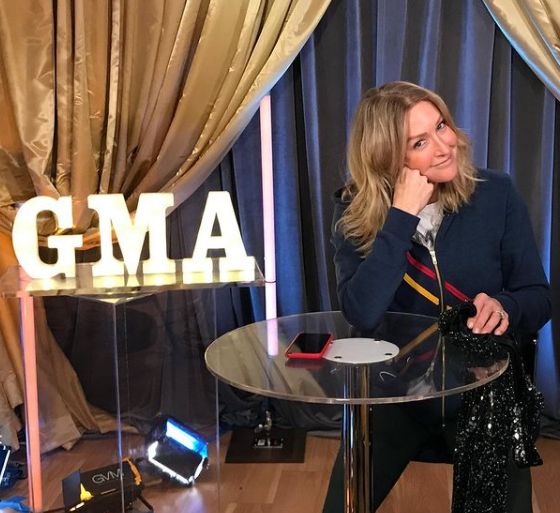 Lara Spencer posing for a photo