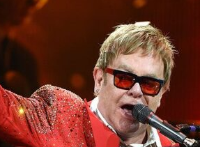 Bernie Taupin singing in the stage 