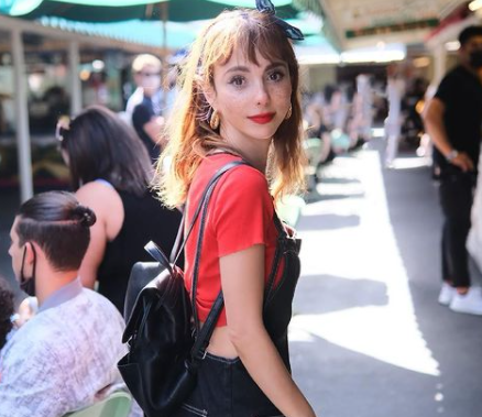 Natalia Tellez in a frame