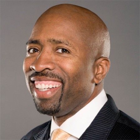 Net Worth 2022 and Salary of Kenny Smith, Kids, Sibling, Height, Parents