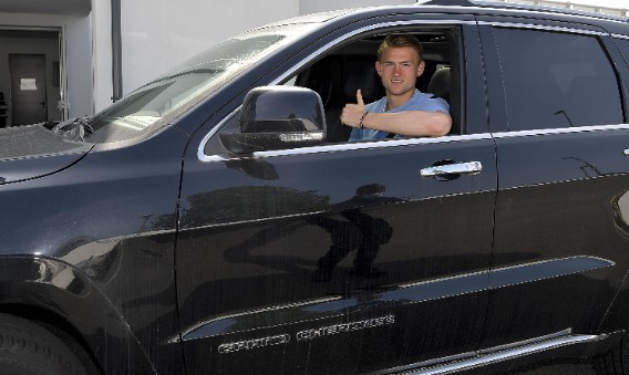 AnneKee Molenaar's boyfriend, Matthijs De Ligt posing with his car