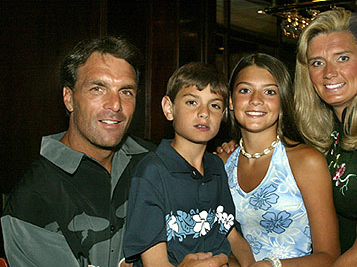 Who is Doug Flutie's Wife? Children, Married Life, Family, Is He still ...