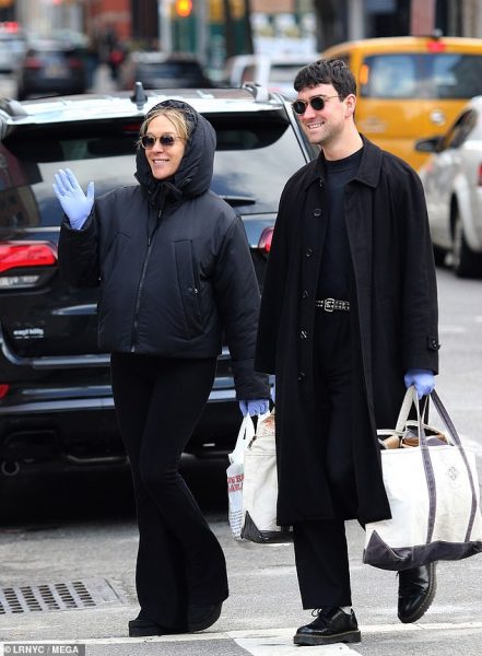 Sinisa Mackovic with his wife Chloë Sevigny walking in the road