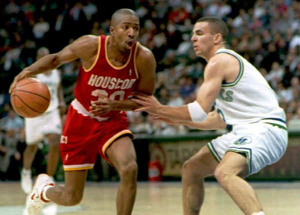 Kenny Smith playing basketball 