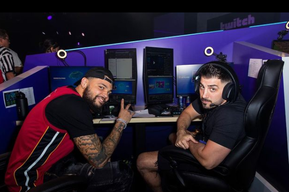 Nickmercs playing games with his friends