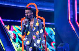 Dashanu Wesley posing the photo while signing the song