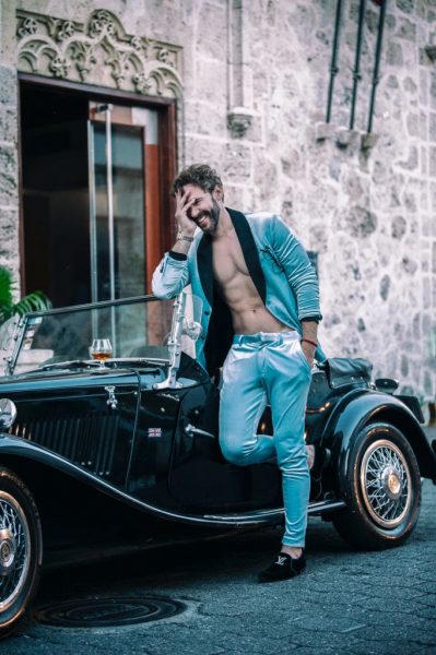 Carlos de la Mota with the car