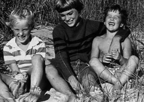 Luke Wilson childhood photo with his brothers